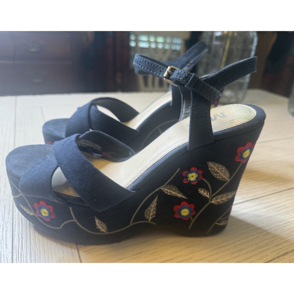 MIA Women's Navy Blue Floral Embroidered Platform Heel Sandals. Sz 8 M. 5" Heel